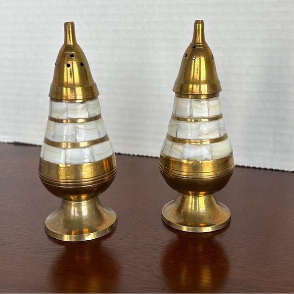 Vintage Brass and Mother of Pearl Salt and Pepper Shakers with liners - Picture 4 of 15